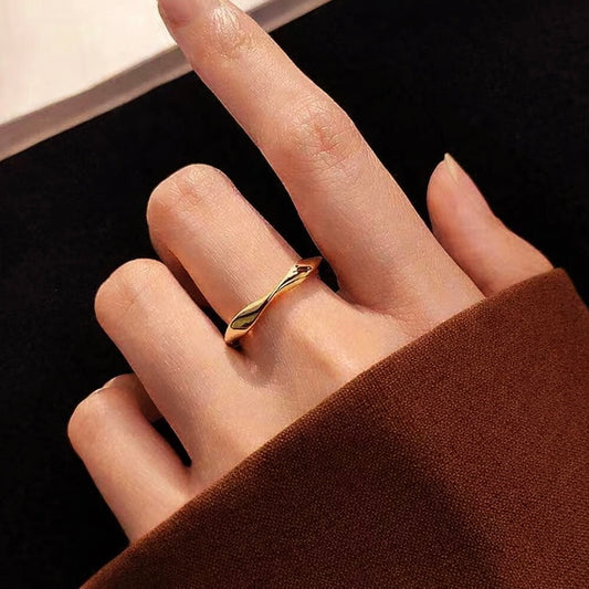 Golden Waveflow Ring