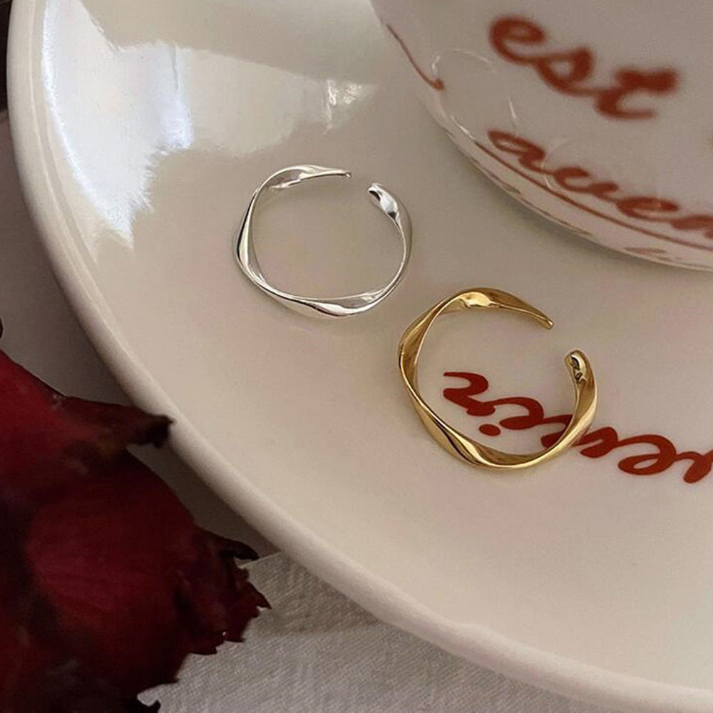 Golden Waveflow Ring